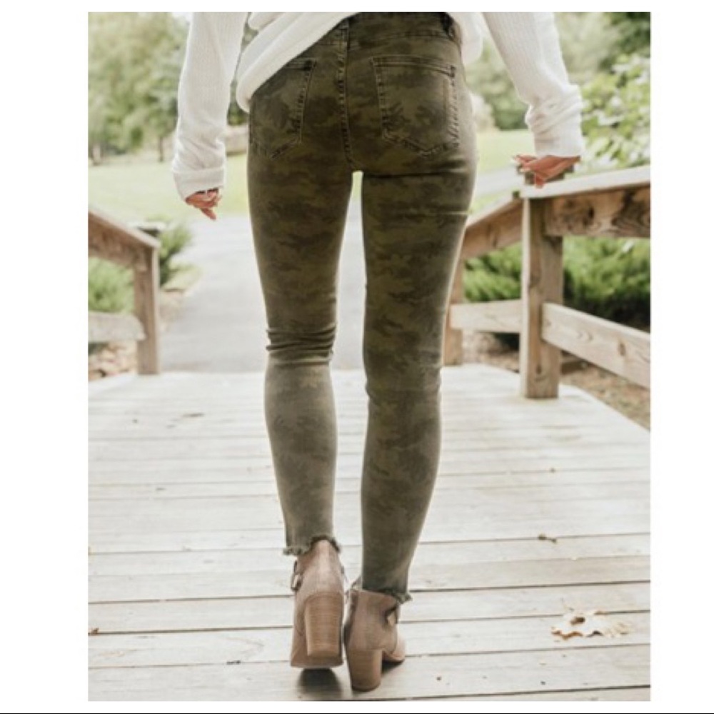 ✨LAST ONE✨CAMOUFLAGE FRAYED HEM CHIC SKINNY JEANS - Picture 11 of 12